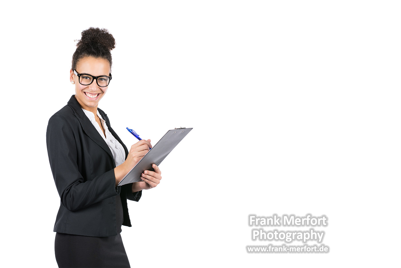 Geschäftsfrau vor einem weißen Hintergrund