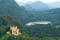 Aussicht oberhalb vom Schloss Neuschwanstein, im Hintergrund der Schwansee