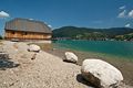 Tegernsee bei Bad Wiessee mit Blick auf den Ort Tegernsee