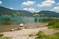 Tegernsee bei Bad Wiessee mit Blick auf den Ort Tegernsee