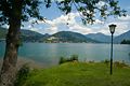 Tegernsee bei Bad Wiessee mit Blick auf den Ort Tegernsee