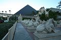 Vor dem Luxor