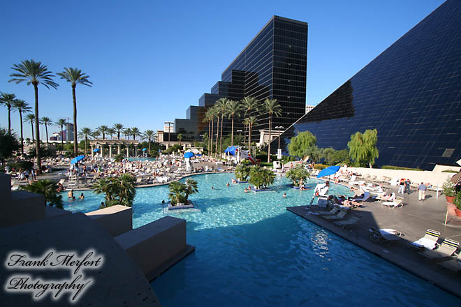 Swimming Pool des Hotels Luxor in Las Vegas